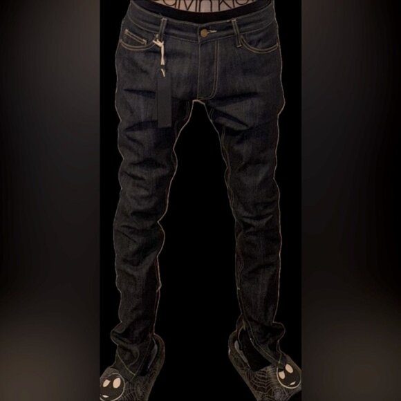 Stylish men's new, unworn (NWT) raw denim jeans from Fear of God, featuring a 30 - Picture 11 of 13